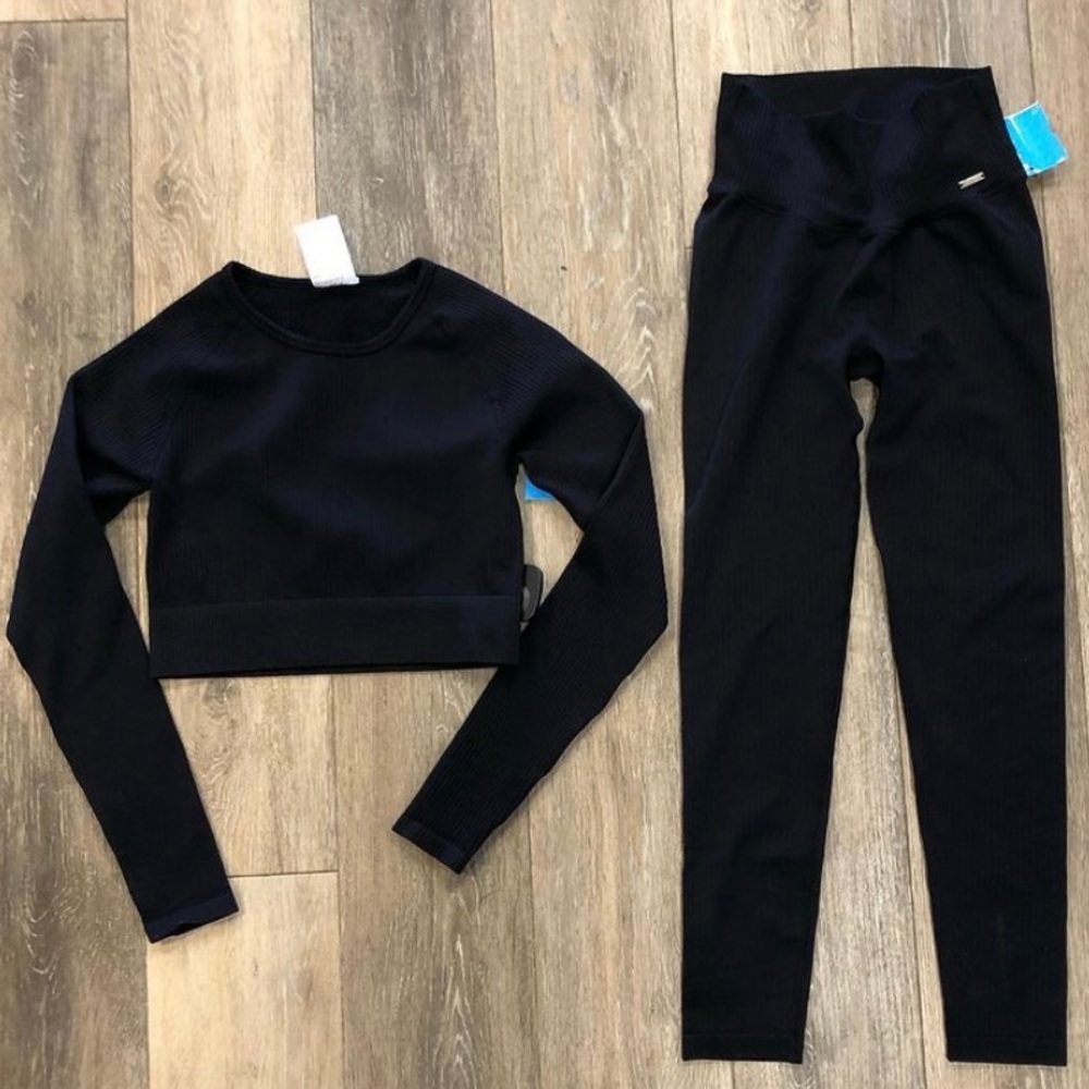 Lilias active set top and leggings